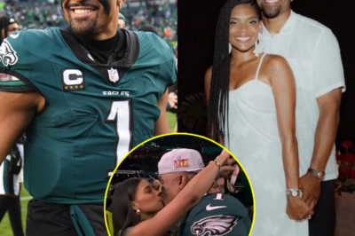 “THIS IS SO EMOTIONAL!” – Eagles’ Jalen Hurts Proposes to Girlfriend Bry Burrows with a $6 Million Engagement Ring After Super Bowl Win. Burrows, visibly overwhelmed with emotion, immediately said yes, and the crowd erupted into cheers as the couple embraced in a moment straight out of a fairy tale—And Surprised Taylor Swift’s Reaction Says It All… WATCH THE EMOTIONAL VIDEO